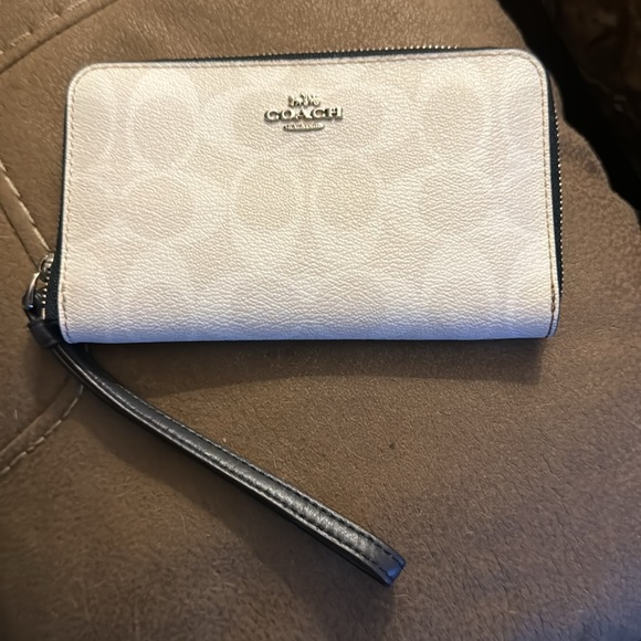 🚫🚫🏵 2️⃣ THIS IS FOR RECECCA ONLY🚫🚫for one price!!!!Coach wallet/wristlet 😜 - Picture 8 of 11